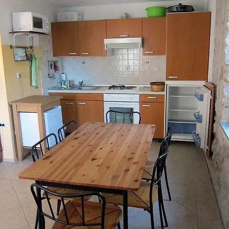 Apartment Stone House Vrtli