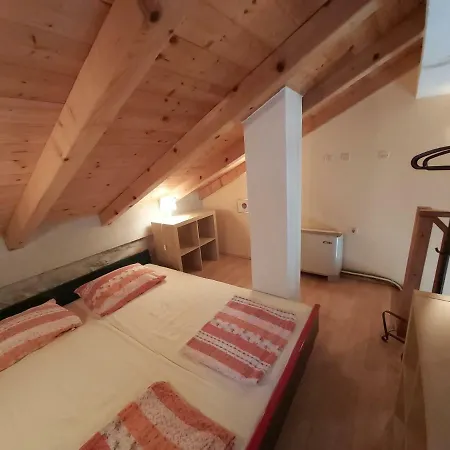 Stone House Vrtli Apartment