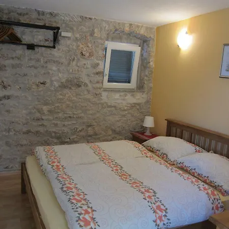 Stone House Vrtli * Žman